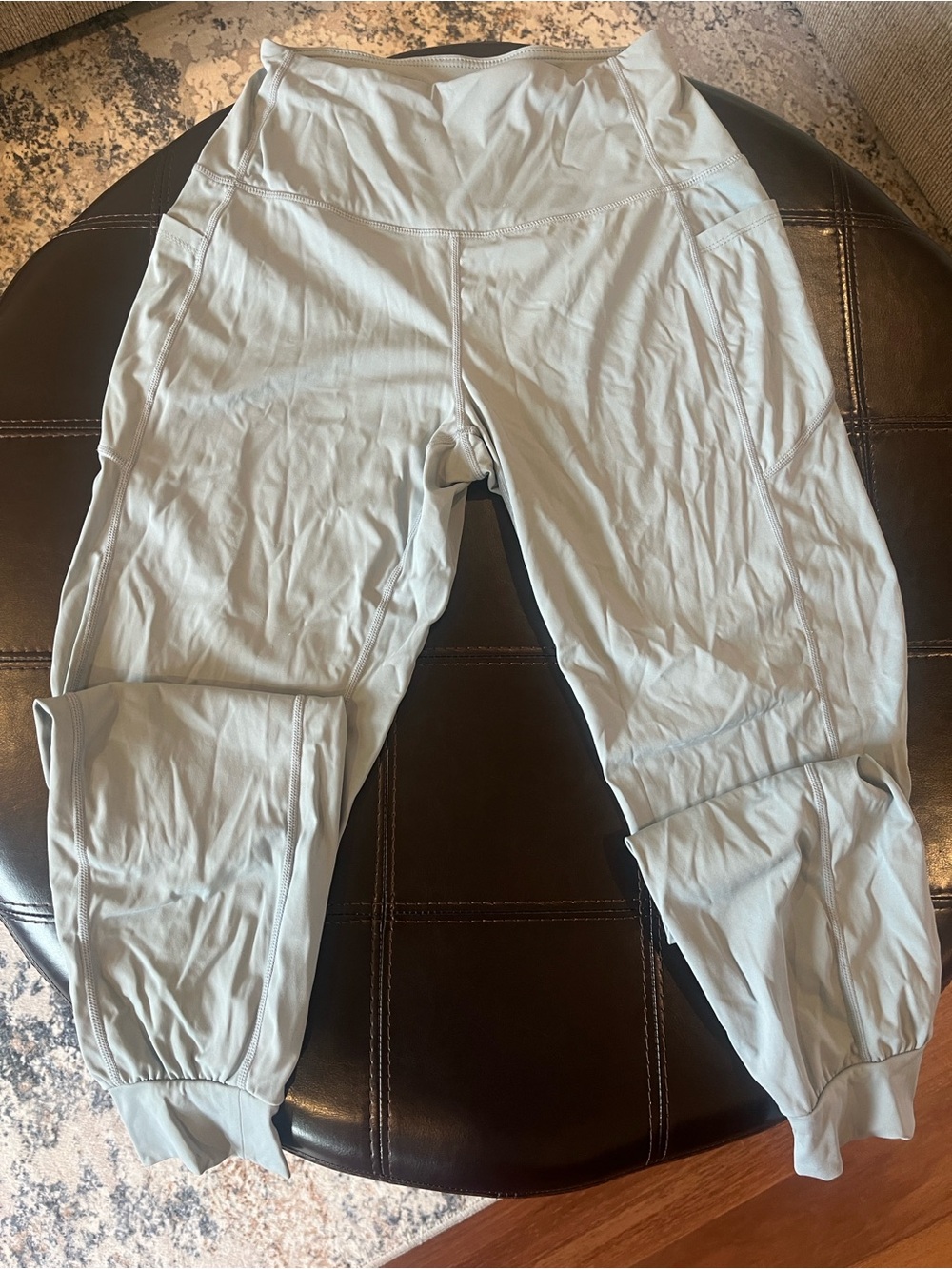 High-Waist Light Gray Leggings with Tapered Ankle